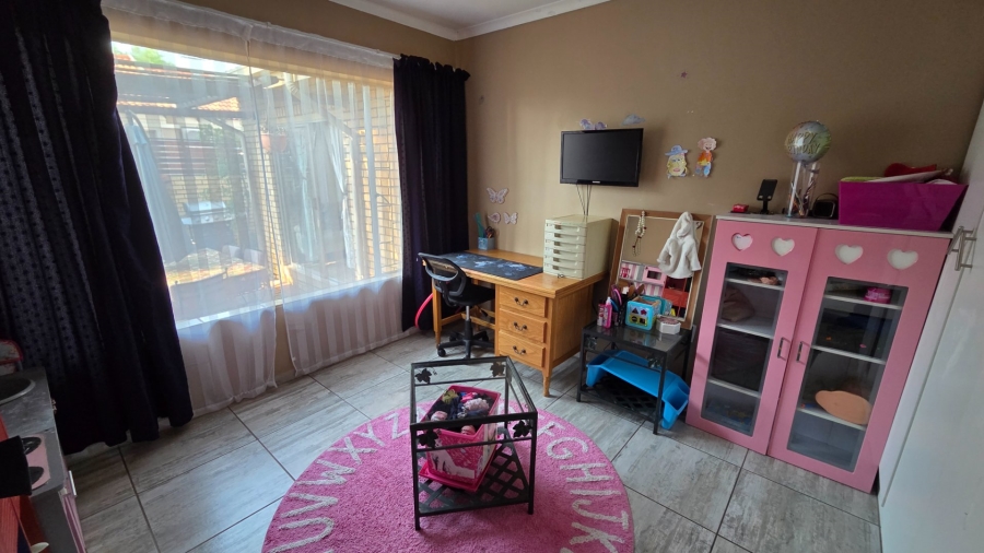 3 Bedroom Property for Sale in Amberfield Gauteng