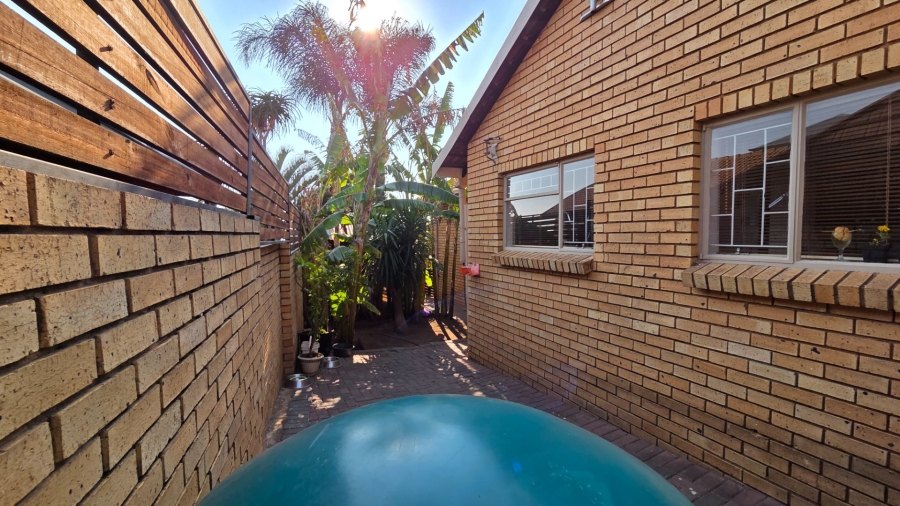 3 Bedroom Property for Sale in Amberfield Gauteng