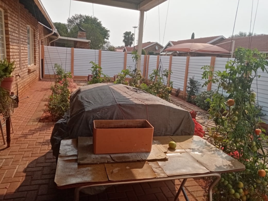 3 Bedroom Property for Sale in Dorandia Gauteng