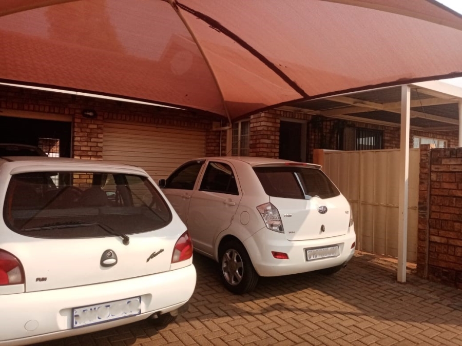 3 Bedroom Property for Sale in Dorandia Gauteng