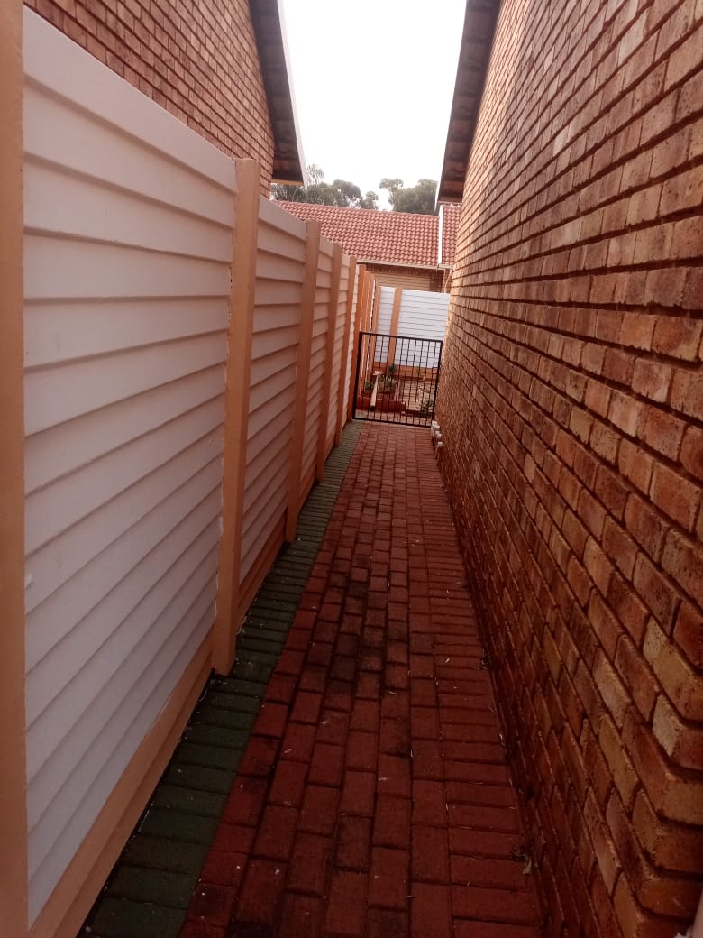 3 Bedroom Property for Sale in Dorandia Gauteng