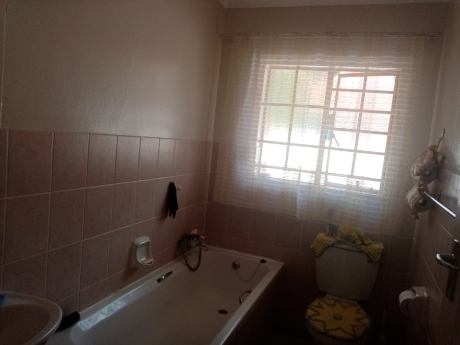 3 Bedroom Property for Sale in Dorandia Gauteng