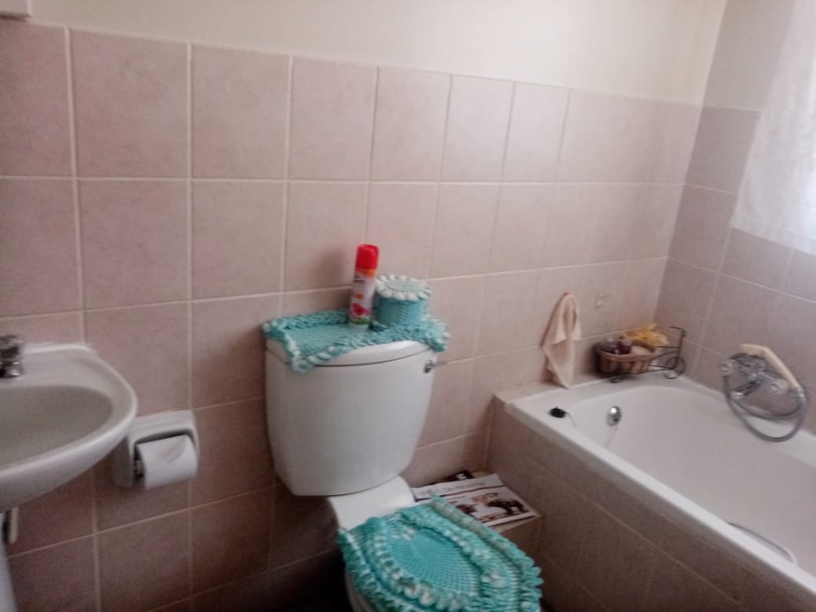 3 Bedroom Property for Sale in Dorandia Gauteng