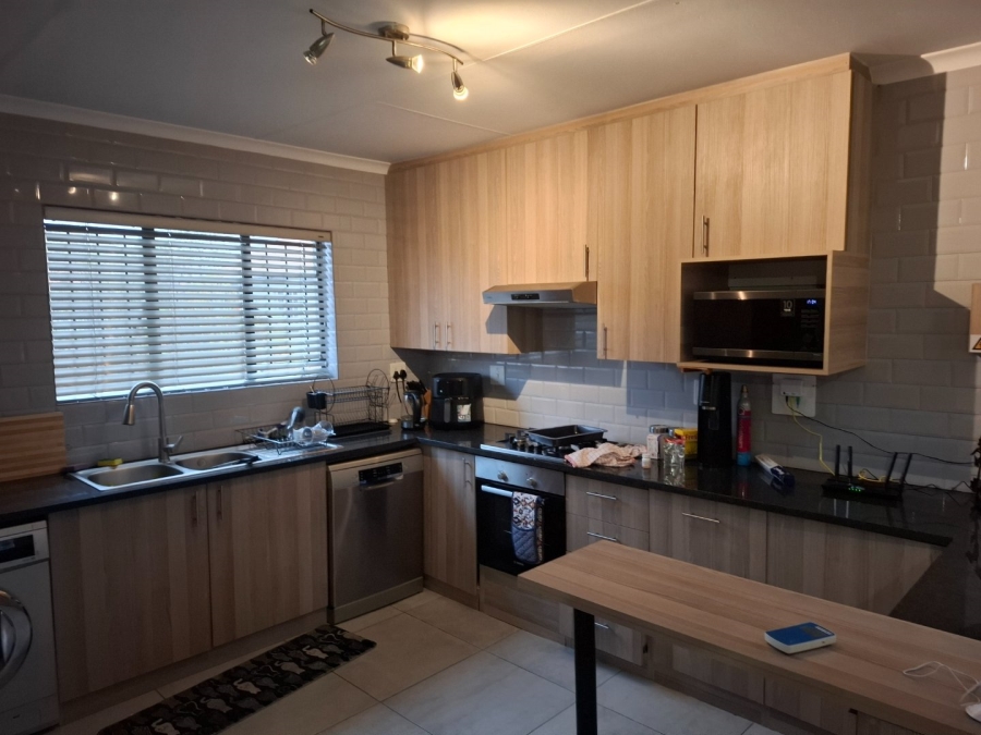 2 Bedroom Property for Sale in Greenstone Hill Gauteng
