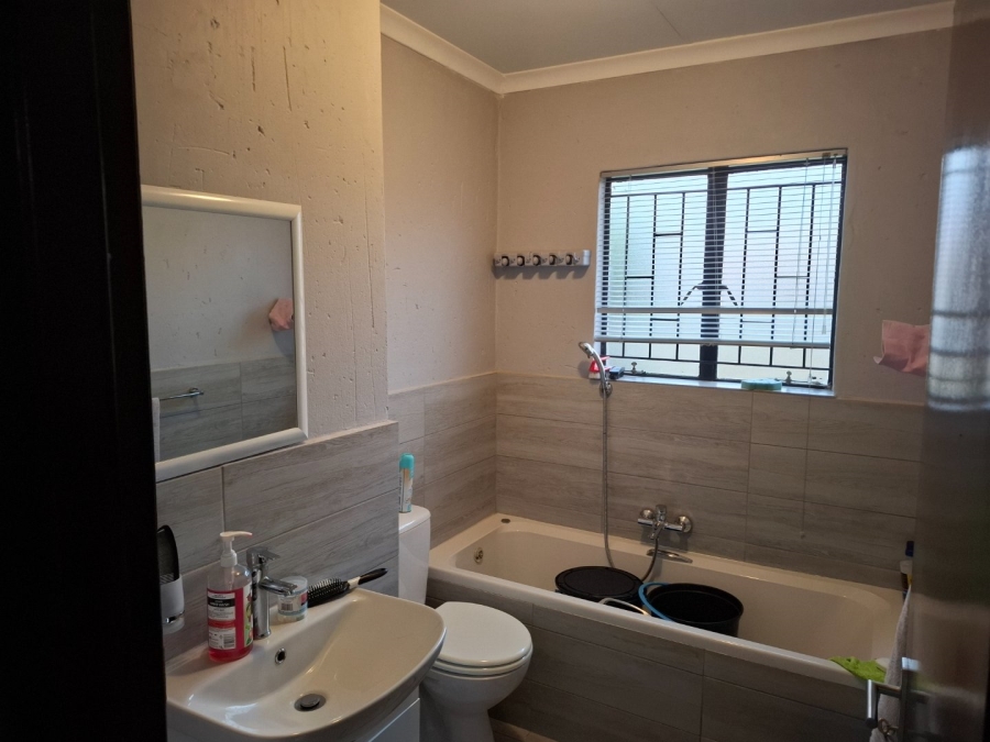 2 Bedroom Property for Sale in Greenstone Hill Gauteng