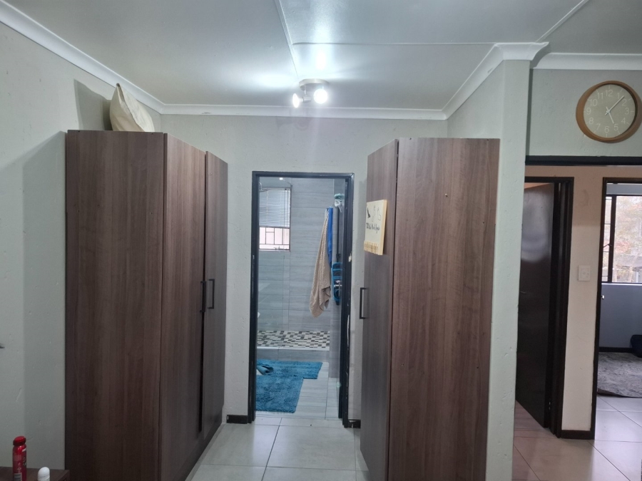 2 Bedroom Property for Sale in Greenstone Hill Gauteng