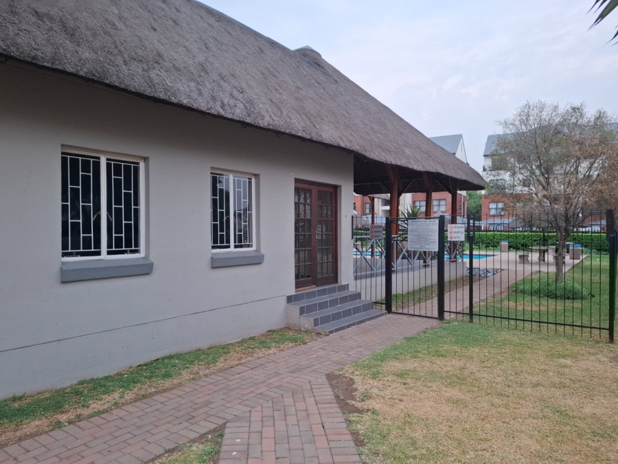 2 Bedroom Property for Sale in Greenstone Hill Gauteng