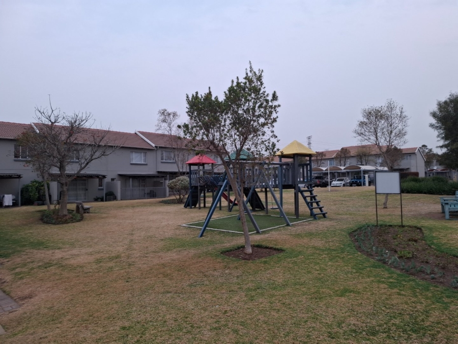 2 Bedroom Property for Sale in Greenstone Hill Gauteng