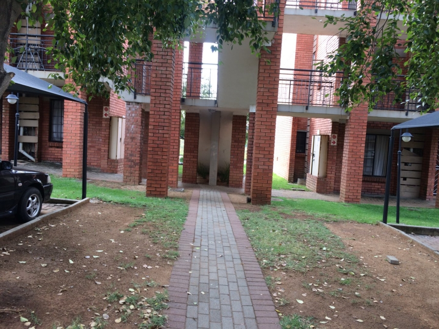 1 Bedroom Property for Sale in Noordwyk Gauteng