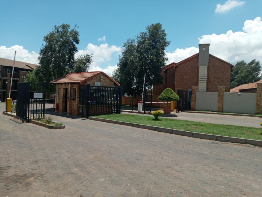 1 Bedroom Property for Sale in Noordwyk Gauteng