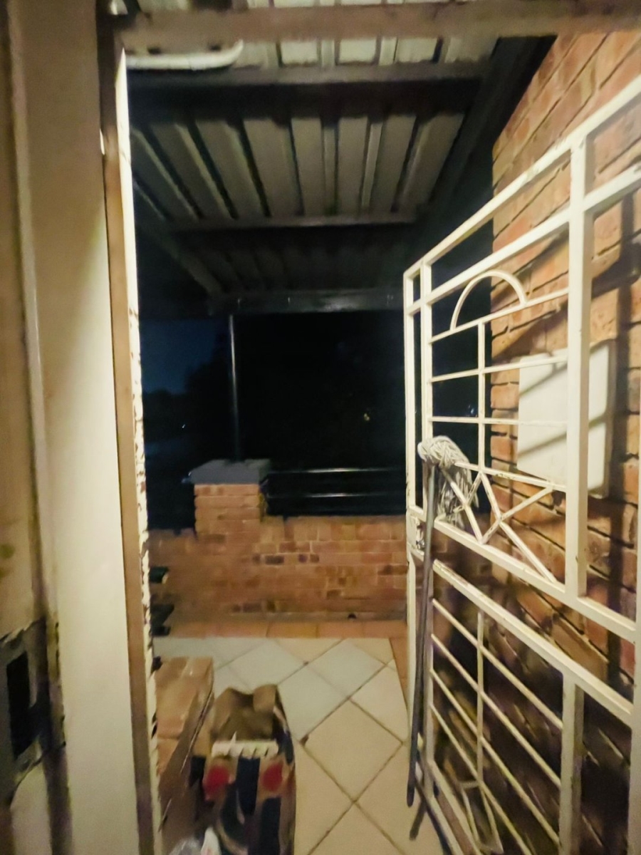 1 Bedroom Property for Sale in Noordwyk Gauteng