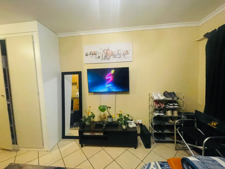 1 Bedroom Property for Sale in Noordwyk Gauteng