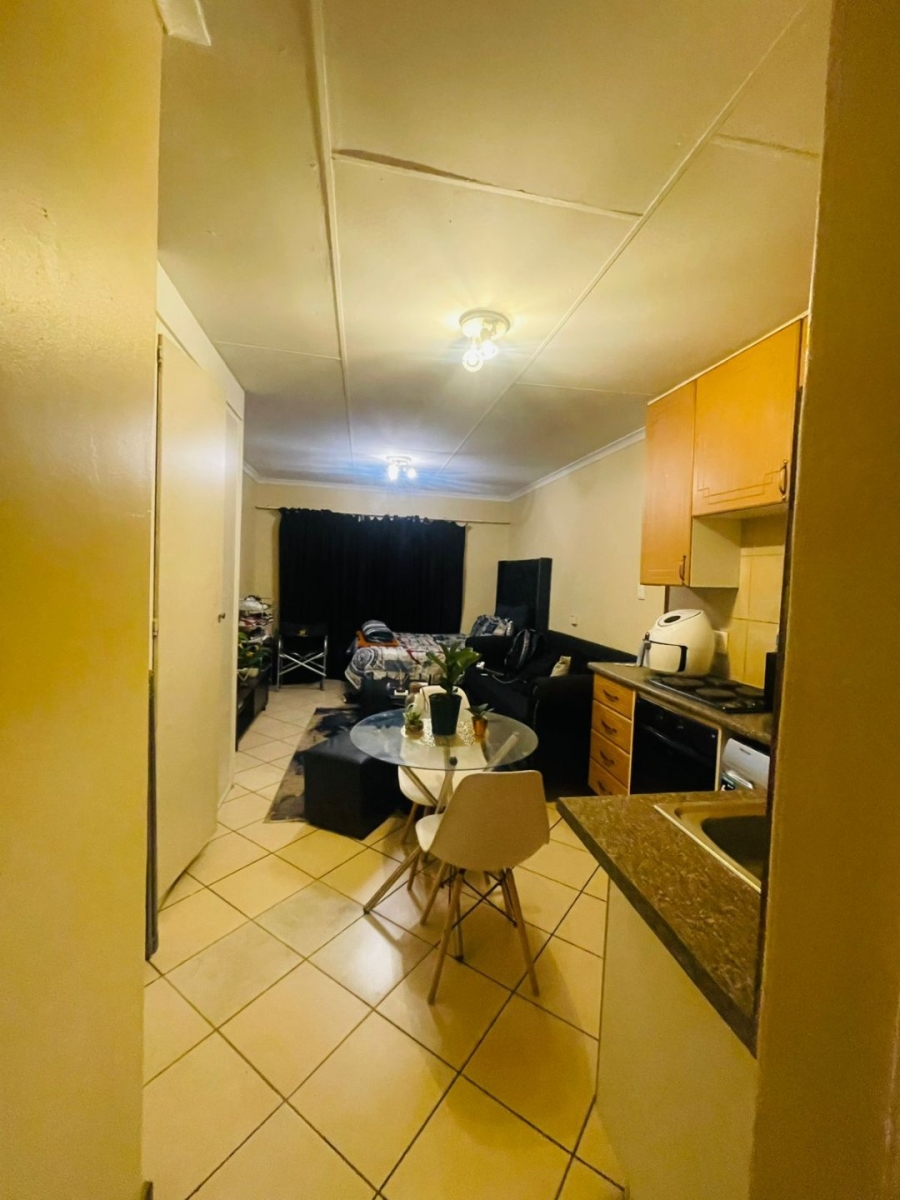 1 Bedroom Property for Sale in Noordwyk Gauteng