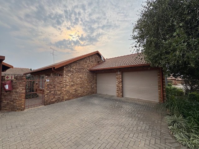 2 Bedroom Property for Sale in Amberfield Glen Gauteng