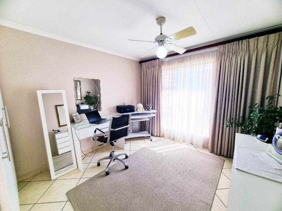 3 Bedroom Property for Sale in New Market Park Gauteng