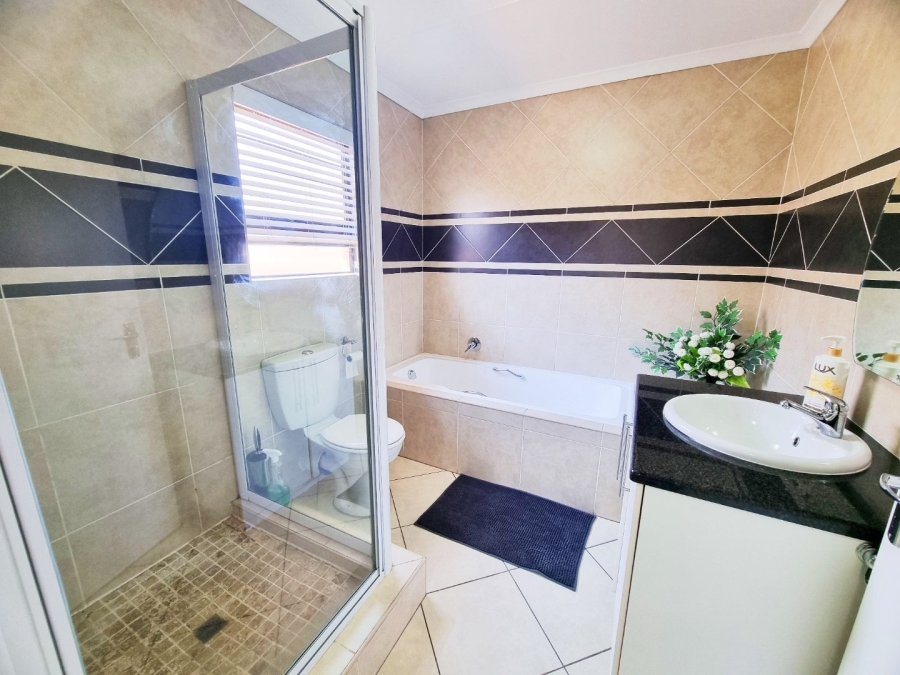 3 Bedroom Property for Sale in New Market Park Gauteng