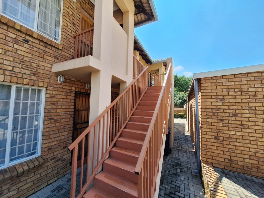 2 Bedroom Property for Sale in Amberfield Crest Estate Gauteng