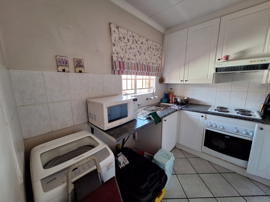 2 Bedroom Property for Sale in Amberfield Crest Estate Gauteng