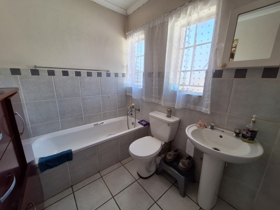 2 Bedroom Property for Sale in Amberfield Crest Estate Gauteng