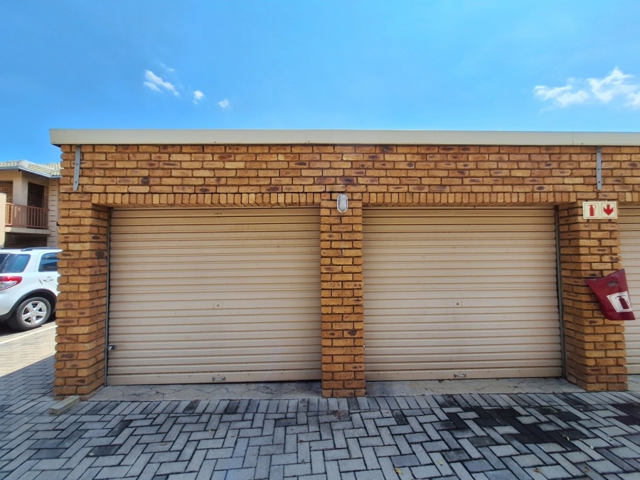 2 Bedroom Property for Sale in Amberfield Crest Estate Gauteng