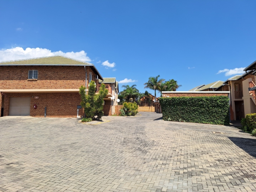 2 Bedroom Property for Sale in Amberfield Crest Estate Gauteng