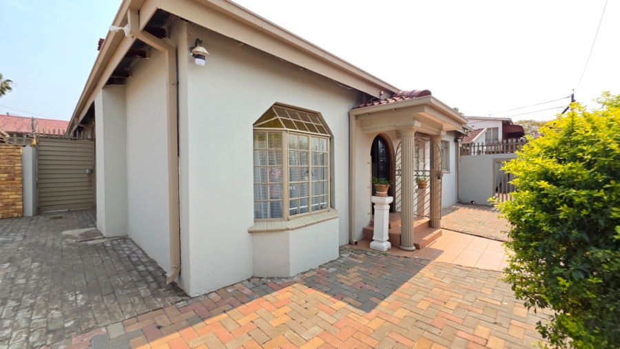 4 Bedroom Property for Sale in Laudium Gauteng