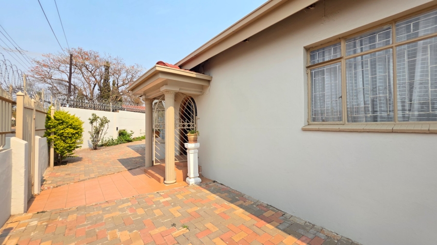4 Bedroom Property for Sale in Laudium Gauteng