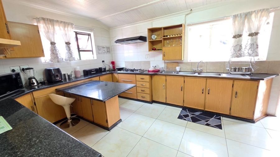 4 Bedroom Property for Sale in Laudium Gauteng