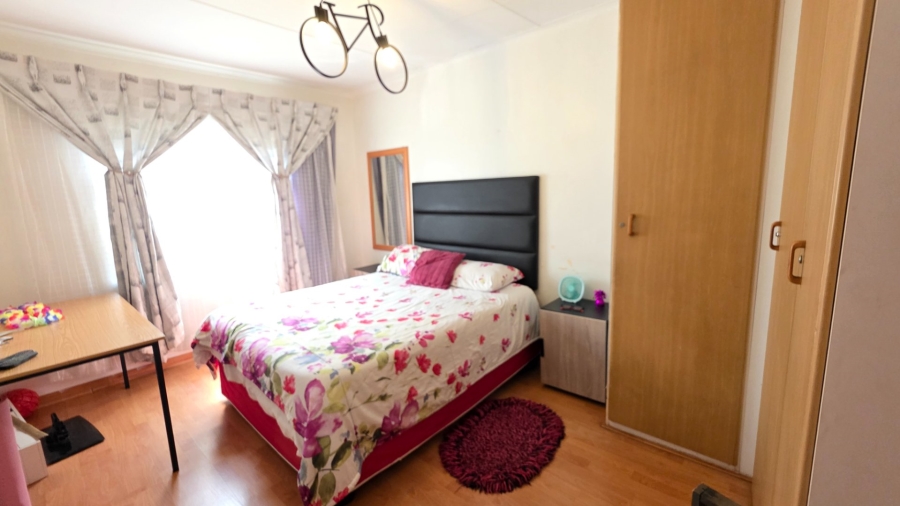4 Bedroom Property for Sale in Laudium Gauteng