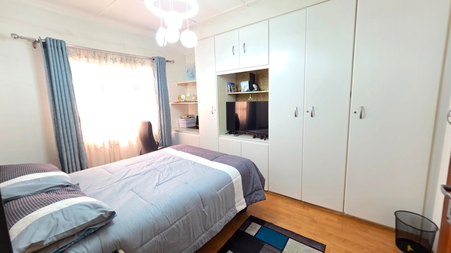 4 Bedroom Property for Sale in Laudium Gauteng