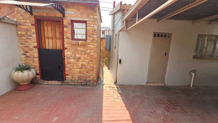 4 Bedroom Property for Sale in Laudium Gauteng