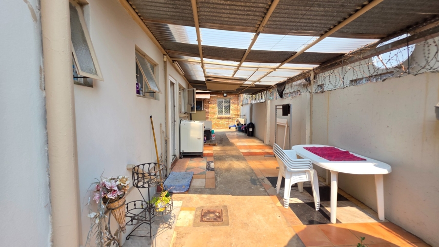 4 Bedroom Property for Sale in Laudium Gauteng