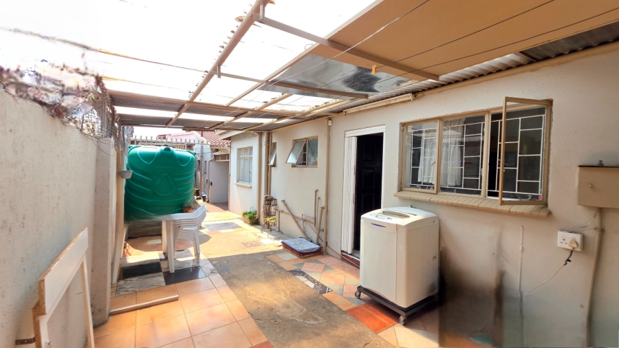 4 Bedroom Property for Sale in Laudium Gauteng