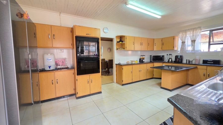 4 Bedroom Property for Sale in Laudium Gauteng