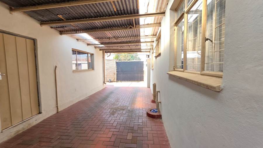 4 Bedroom Property for Sale in Laudium Gauteng