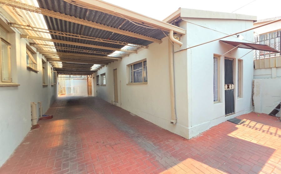 4 Bedroom Property for Sale in Laudium Gauteng