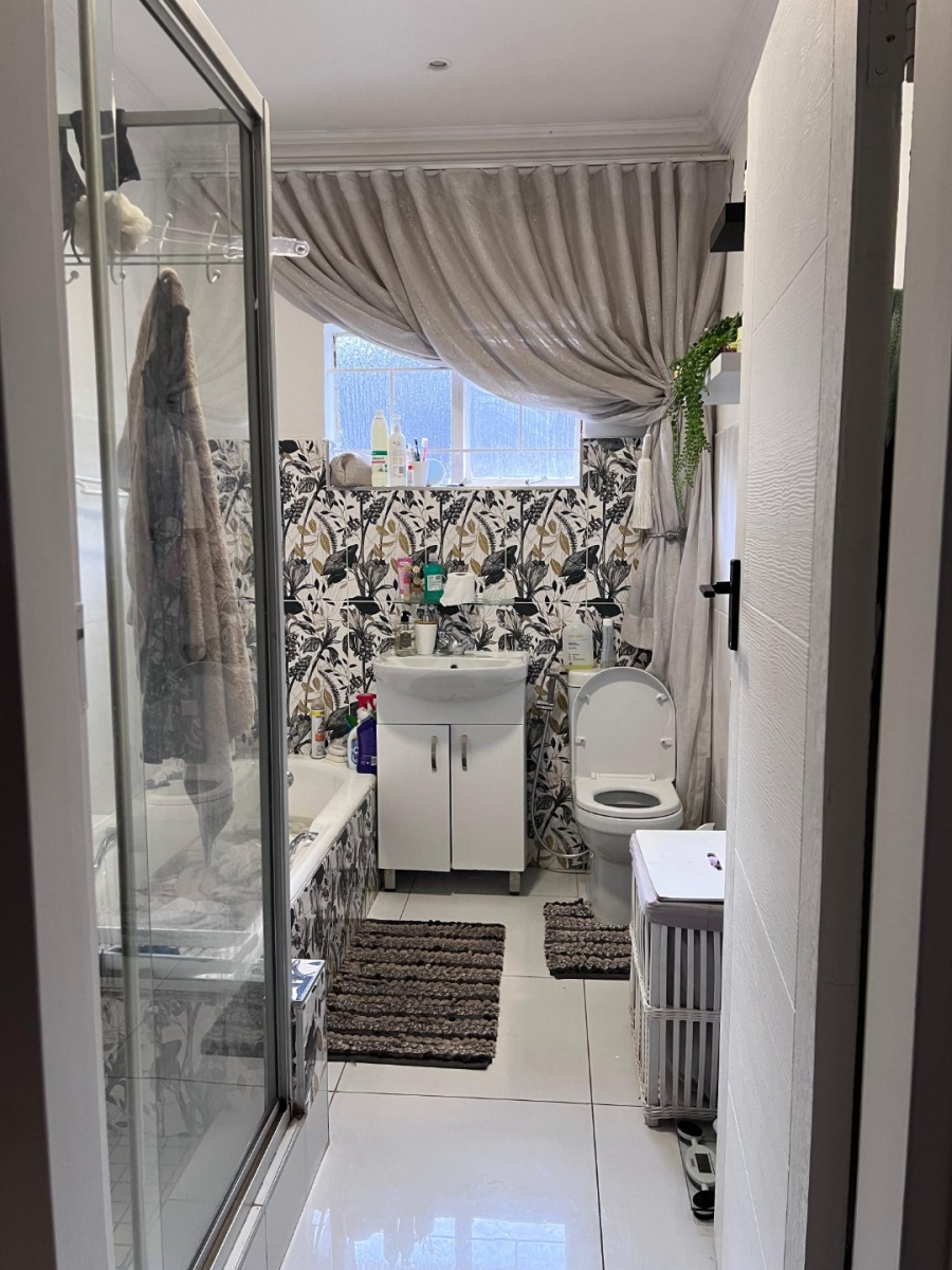 To Let 3 Bedroom Property for Rent in Bedford Gardens Gauteng