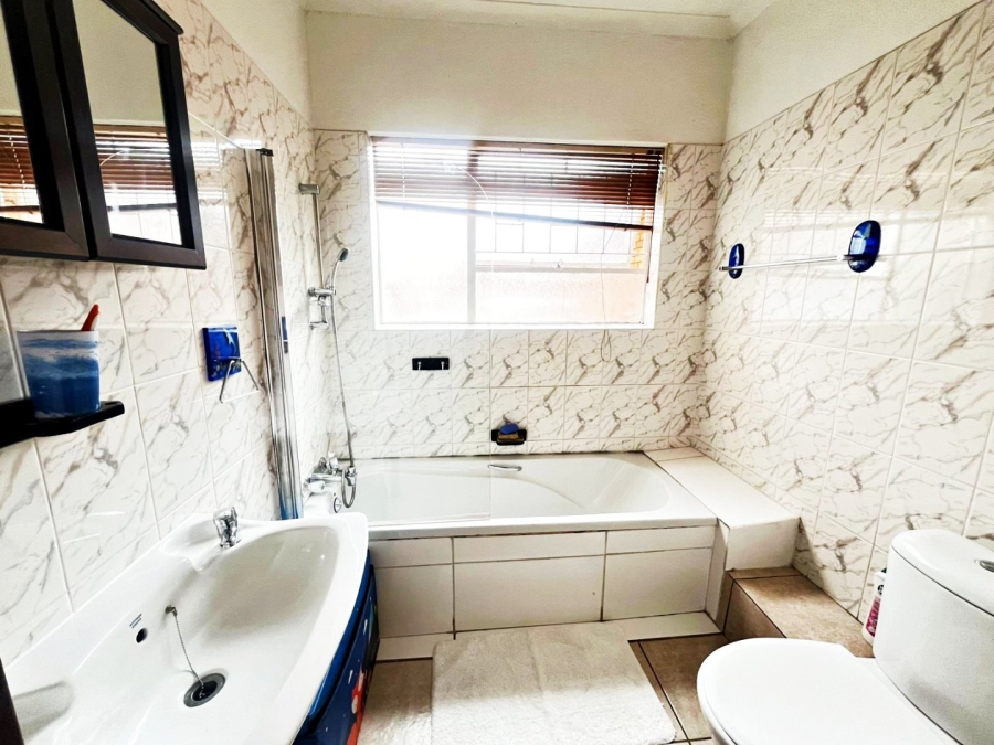 To Let 3 Bedroom Property for Rent in Wierda Park Gauteng