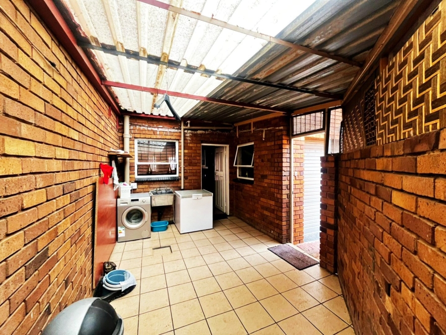 To Let 3 Bedroom Property for Rent in Wierda Park Gauteng