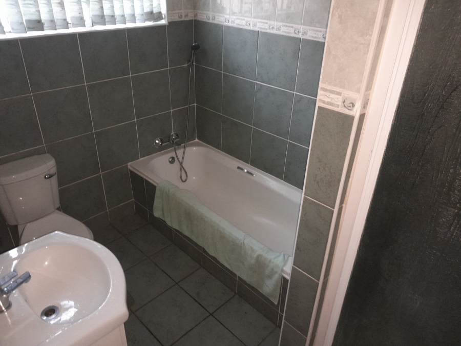 3 Bedroom Property for Sale in Cyrildene Gauteng