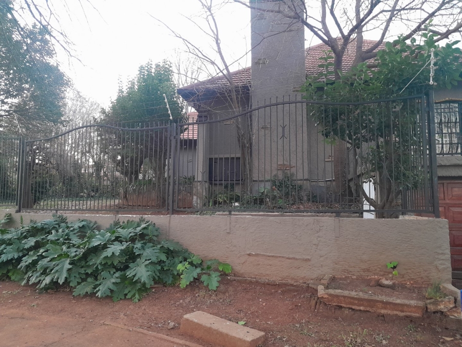 3 Bedroom Property for Sale in Cyrildene Gauteng