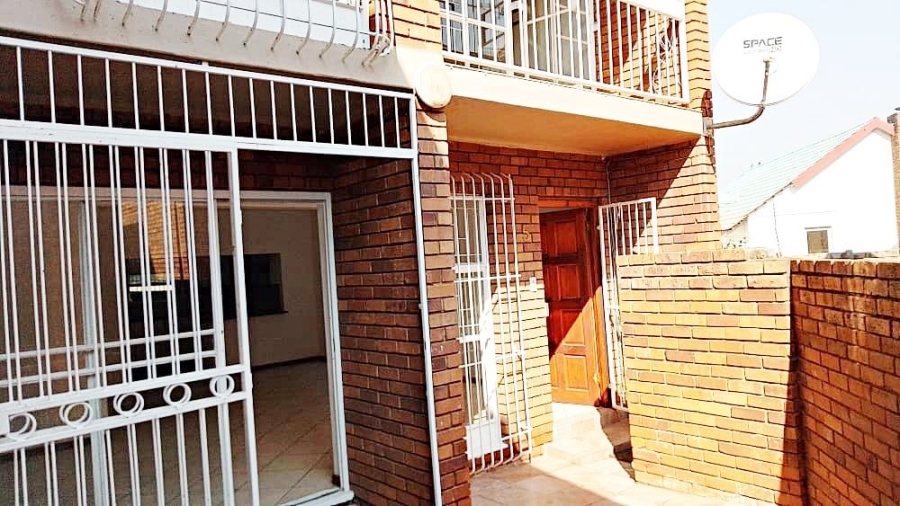 To Let 3 Bedroom Property for Rent in Wierda Park Gauteng