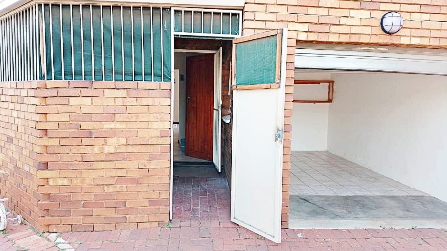 To Let 3 Bedroom Property for Rent in Wierda Park Gauteng