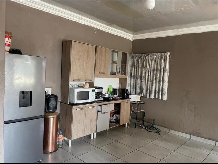 5 Bedroom Property for Sale in Lotus Gardens Gauteng