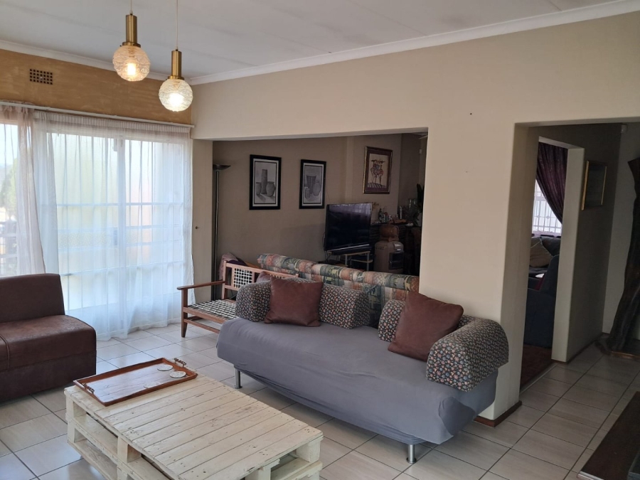 5 Bedroom Property for Sale in Birchleigh Gauteng