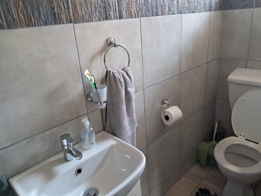 5 Bedroom Property for Sale in Birchleigh Gauteng