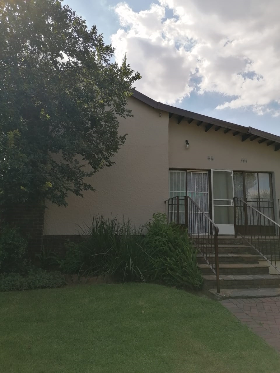 5 Bedroom Property for Sale in Birchleigh Gauteng