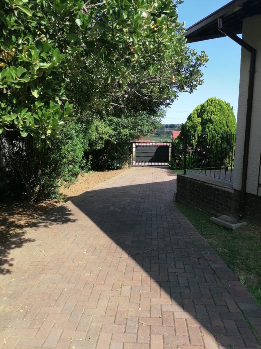 5 Bedroom Property for Sale in Birchleigh Gauteng