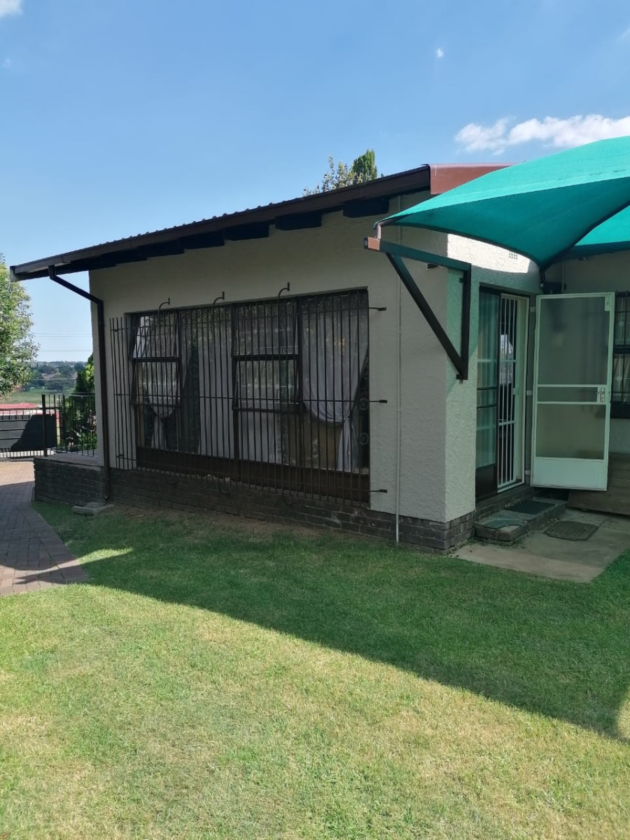 5 Bedroom Property for Sale in Birchleigh Gauteng