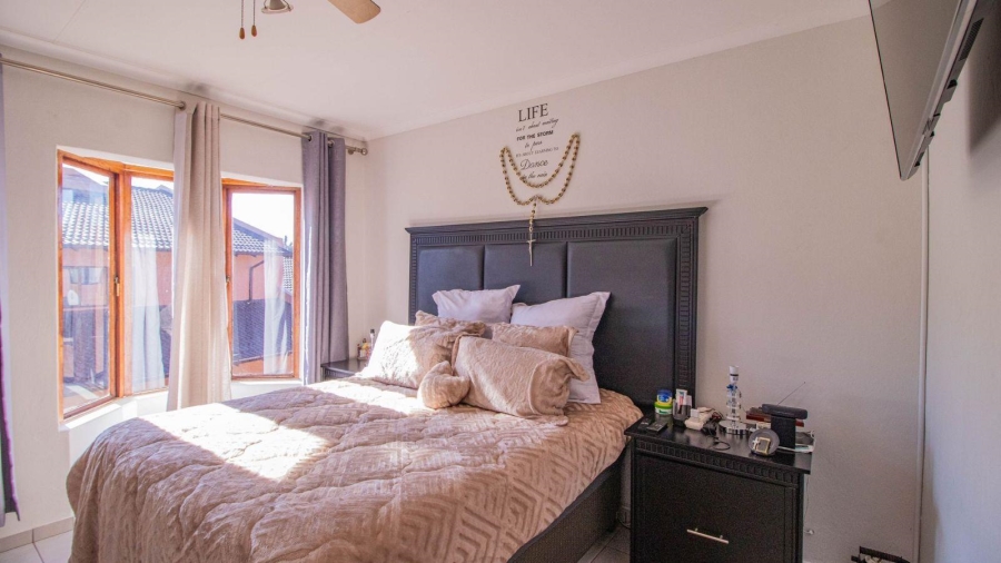2 Bedroom Property for Sale in Hurlyvale Gauteng